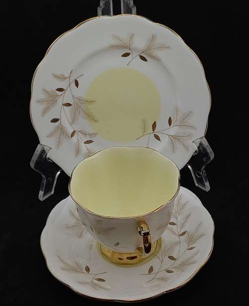 Vintage Royal Albert MONTROSE trio Fine Bone China -England - (5 Available bid is for one)