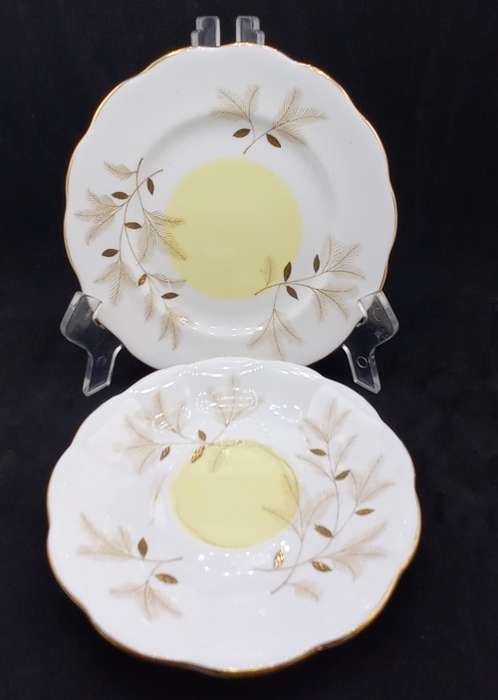 Vintage Royal Albert MONTROSE trio Fine Bone China -England - (5 Available bid is for one)