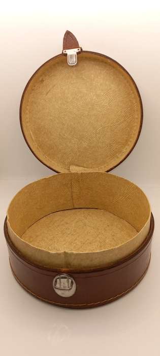 Vintage Genuine Leather Collar and Stud Box 87x185mm-Great condition
