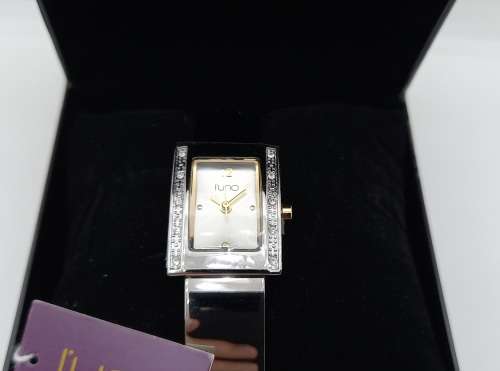 Unused `new` luno Ladies Quarts watch still in Box -metal strap - Need a new Battery -3 available