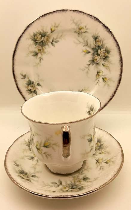 Vintage PARAGON "First love" Trio Stroke-on-Trent,By appointment to The Queen - 5 available