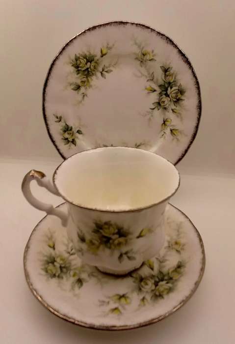 Vintage PARAGON "First love" Trio Stroke-on-Trent,By appointment to The Queen - 5 available