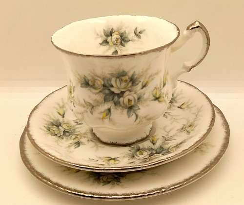 Vintage PARAGON "First love" Trio Stroke-on-Trent,By appointment to The Queen - 5 available