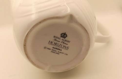 Vintage 1986 Royal Albert Bone China HORIZONS Aurora series Coffee pot -excellent Condition