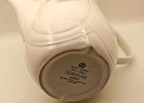 Vintage 1986 Royal Albert Bone China HORIZONS Aurora series Coffee pot -excellent Condition