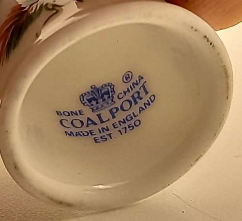 A Collection of 9 Vintage Bone China Porcelain Thimbles