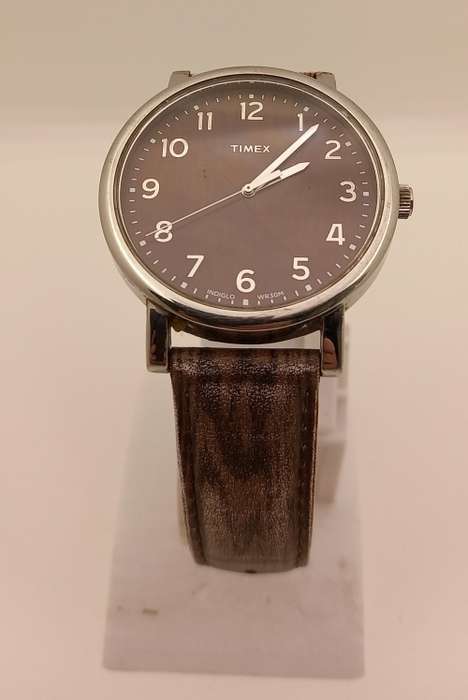 Pre-owned Vintage TIMEX Indiglo Quartz watch working with new lithium battery leather strap