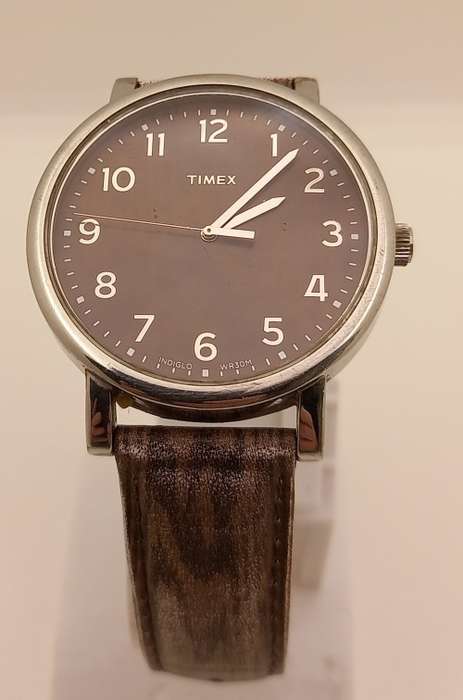 Pre-owned Vintage TIMEX Indiglo Quartz watch working with new lithium battery leather strap