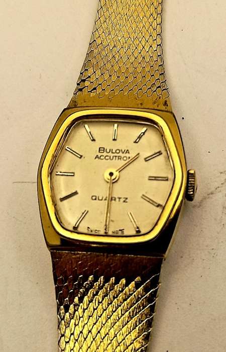 Vintage Ladies BULOVA  ACCUTRON Quartz Watch in Box- Working