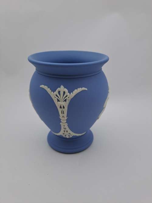 Collectable Vintage Wedgwood Jasperware Vase 100x80mm-Made in England (few stains inside)