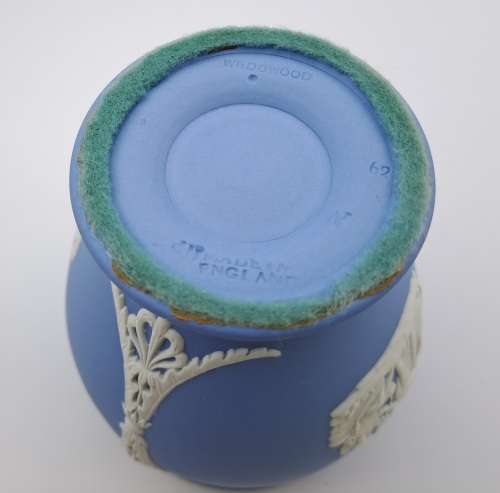 Collectable Vintage Wedgwood Jasperware Vase 100x80mm-Made in England (few stains inside)