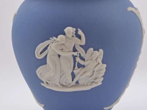 Collectable Vintage Wedgwood Jasperware Vase 100x80mm-Made in England (few stains inside)