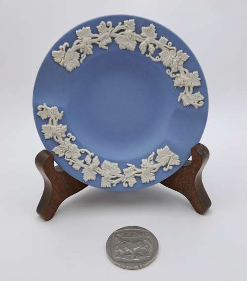 Collectable Vintage  Wedgwood Jasperware small Ashtray Winston Churchill 92mm-Made in England