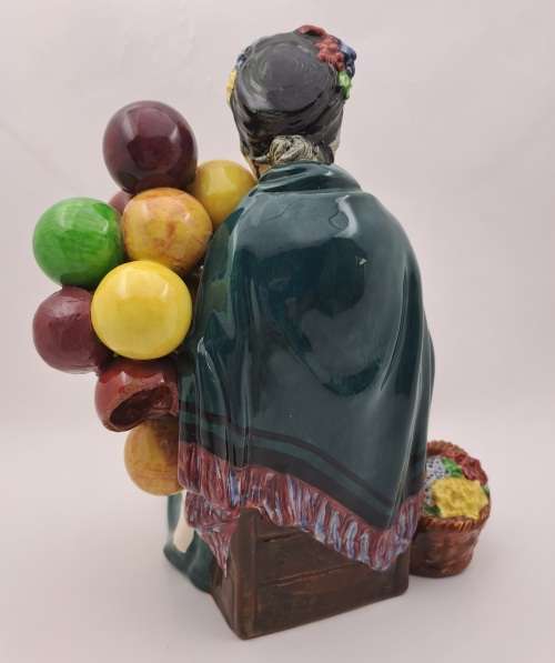 Vintage Royal Doulton ''The Old Lady Balloon Seller"  HN1315 Figurine 195x150x100mm