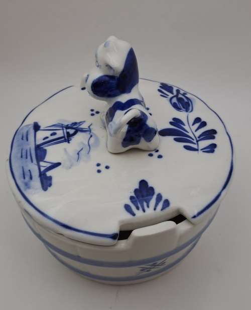 Vintage Delft butterdish -Handpainted -lid has a tiny chip -Holland
