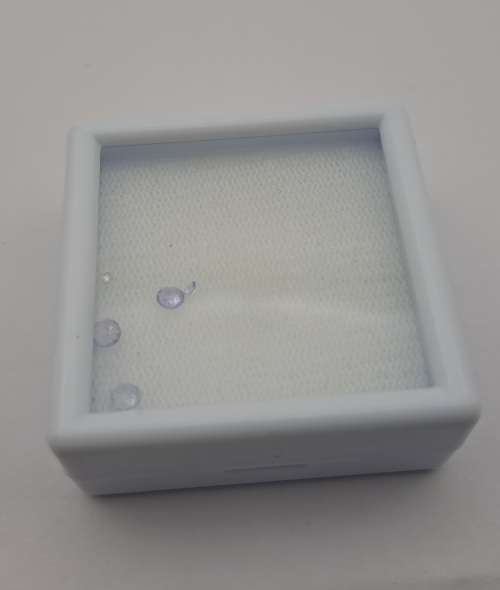3 x 0.10 ct Natural Tanzanites in Capsule (+2 smaller onces)