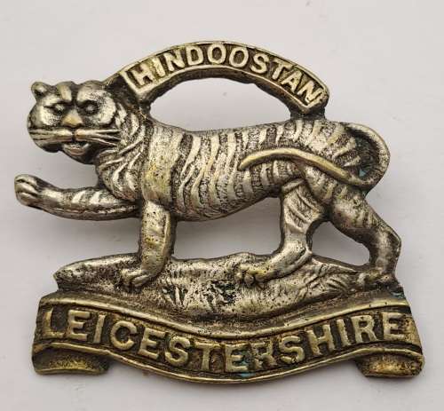 WW1 Leicestershire Regiment Cap Badge 44x40mm