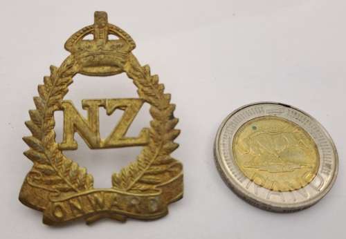 WWII New Zealand Onward Cap Badge 43x33mm