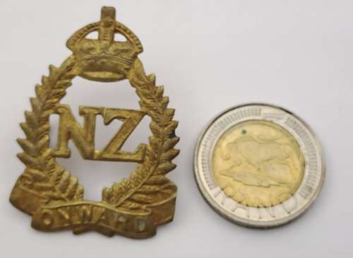 WWII New Zealand Onward Cap Badge 43x33mm
