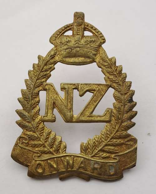 WWII New Zealand Onward Cap Badge 43x33mm