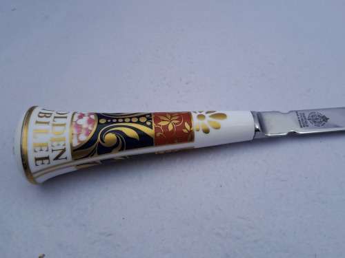Royal Worcester 1952-2002 Queen Elizabeth II Golden Jubilee Fine bone China Knife-Sheffield England