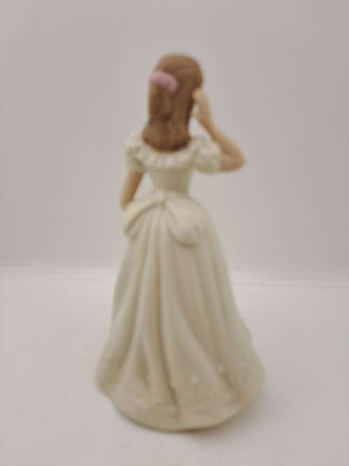 Vintage The Regal Collection P075 `English Rose` Figurine  16cm