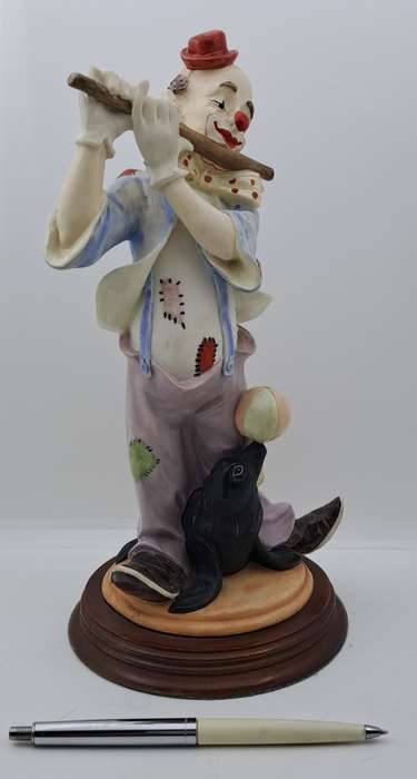 Vintage The Leonardo Collection - Circus Clown Figurine 26cm x13cm