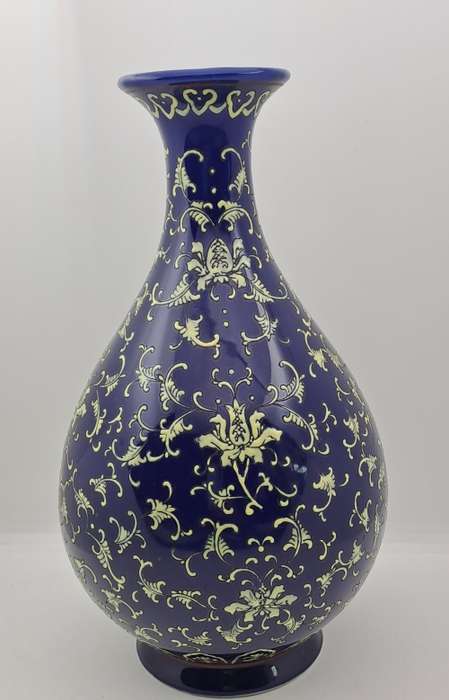 Antique Chinese Vase 265mm x 145mm QIANLONG SIX-CHARACTER SEAL MARK