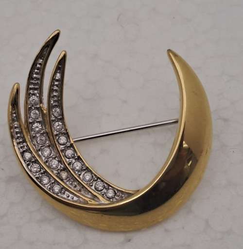 Vintage Pierre Cardin Brooch 34mm x 35mm