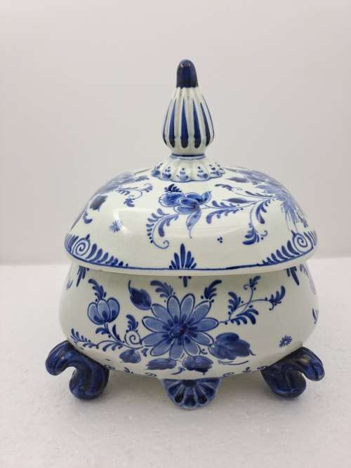 Antique 1920`s Victorian Delft Blauw Trinket Box -Holland-(2 CHIPS)