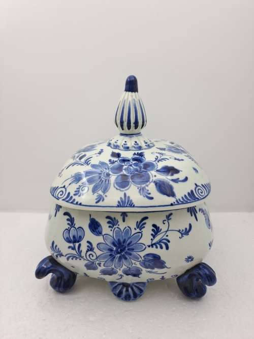 Antique 1920`s Victorian Delft Blauw Trinket Box -Holland-(2 CHIPS)