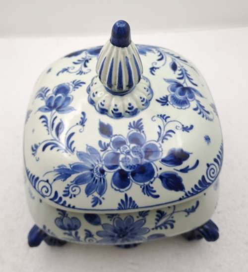 Antique 1920`s Victorian Delft Blauw Trinket Box -Holland-(2 CHIPS)