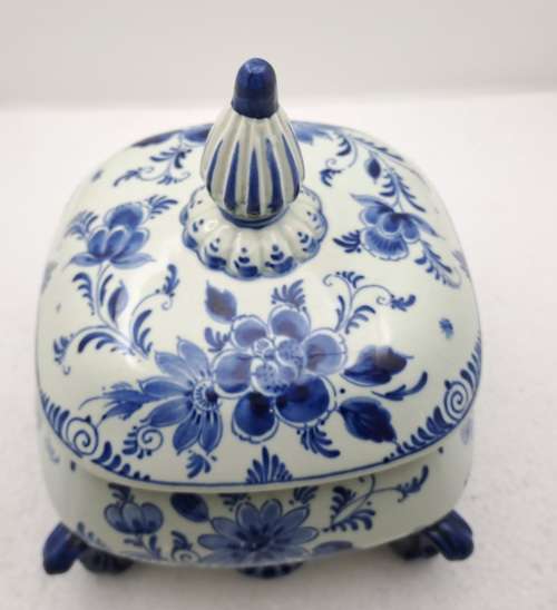 Antique 1920`s Victorian Delft Blauw Trinket Box -Holland-(2 CHIPS)