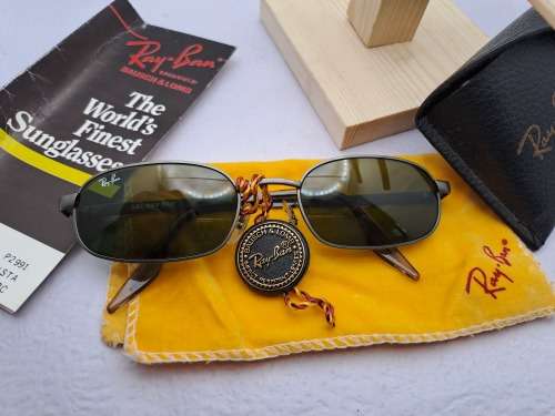 Original Vintage Ray-ban Sunglasses Unused -with Box ,Manual and Cloth.