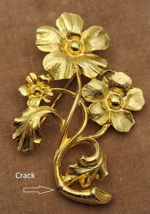 Vintage Brooch 60x40mm with crack