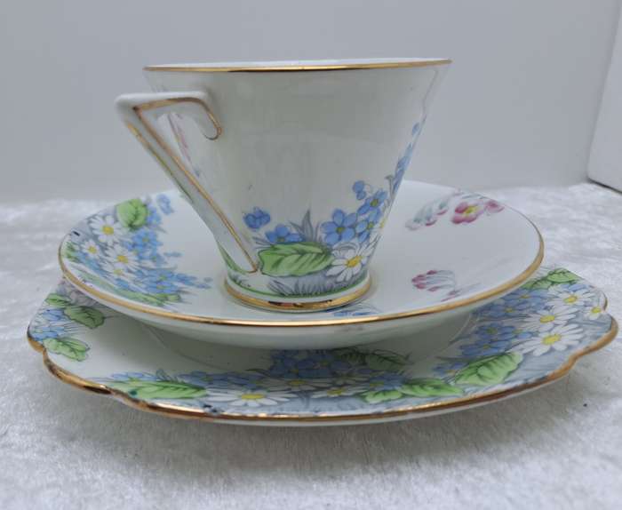 21pc Vintage Royal Standard Bone China `Wild Flower`  Art Deco Tea set (Creamer Chipped)