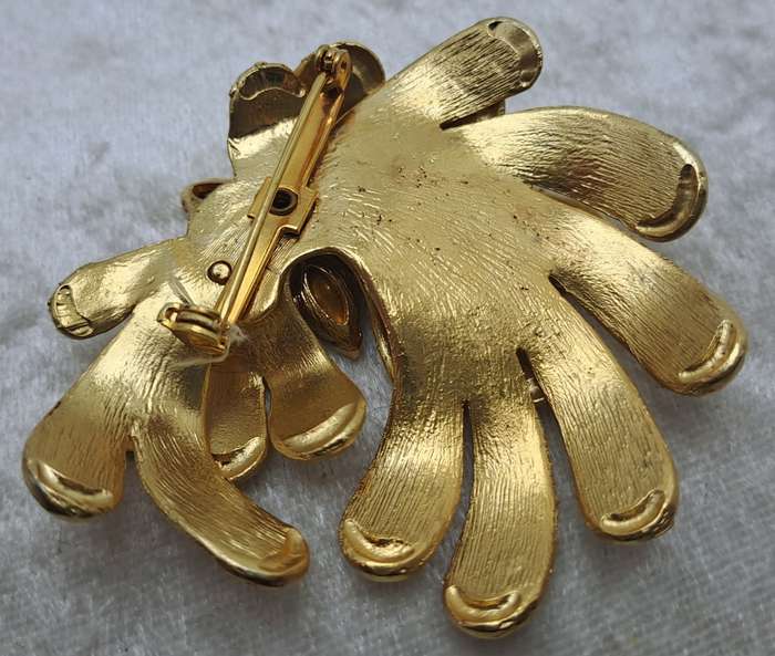 Large Vintage David Wuhl Gold tone Brooch 6cm x 6,5cm