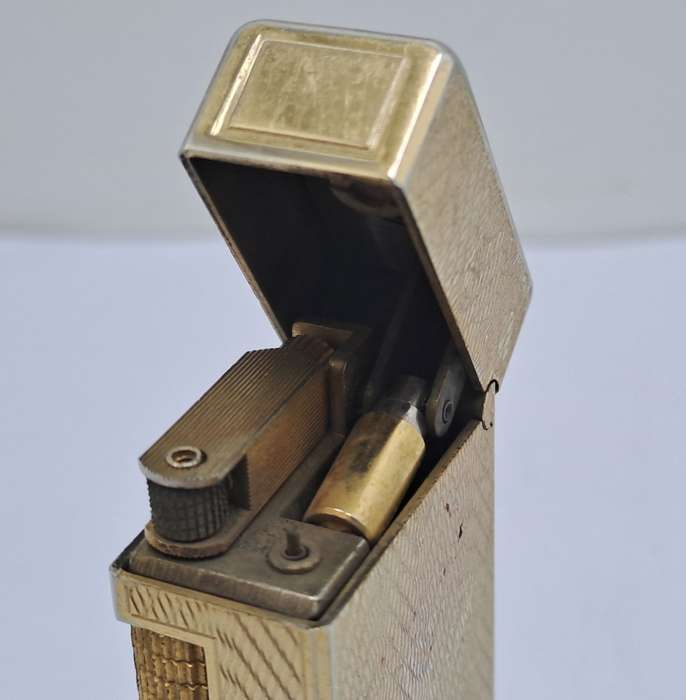 Vintage Sunnex lighter.. with Quartz Clock (Clock working) Lighter Not tested- made in Korea