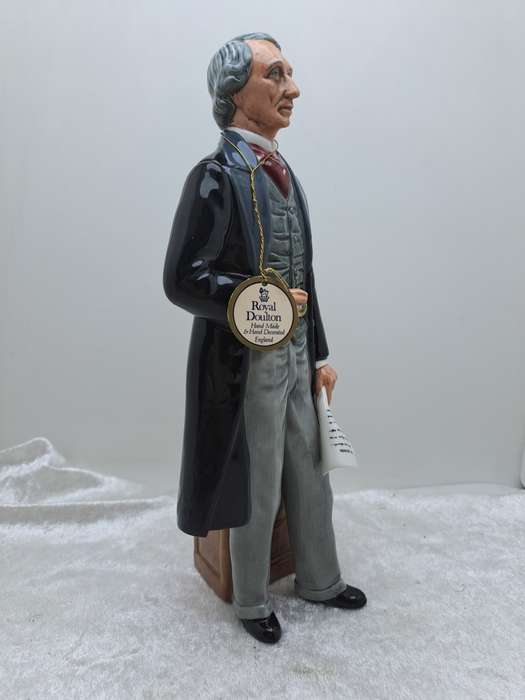 Vintage 1986 Statesman HN2859  Royal Doulton Figurine-Excellent Condition