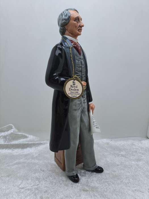 Vintage 1986 Statesman HN2859  Royal Doulton Figurine-Excellent Condition