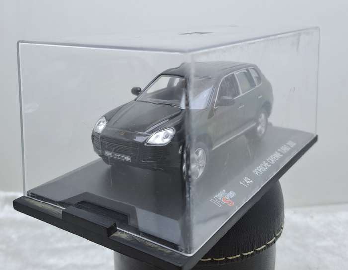 High Speed 2002 Porche Cayenne Turbo 1:43 Scale