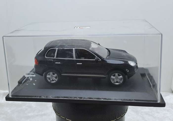High Speed 2002 Porche Cayenne Turbo 1:43 Scale