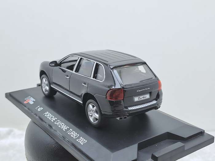 High Speed 2002 Porche Cayenne Turbo 1:43 Scale