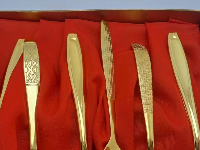6 X Gold Plated Trieste Teaspoons (Not all the same Pattern)