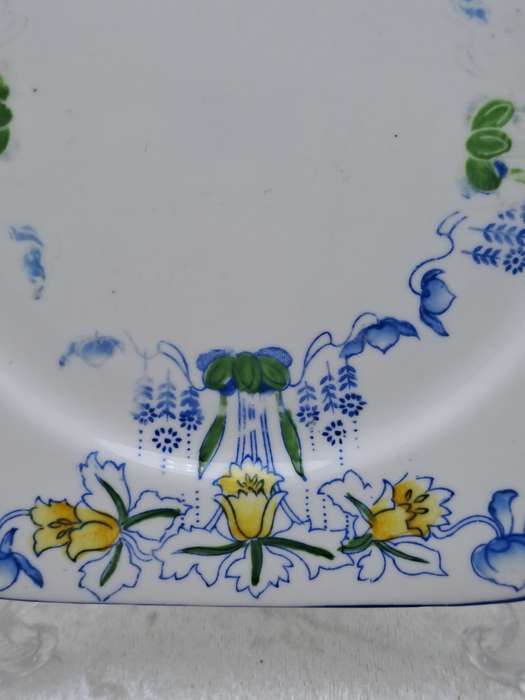 Vintage English Superior BELL CHINA `Bouquet` Plate 162mm x 162mm