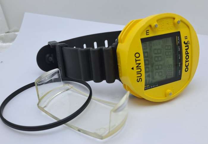 Pre-owned Suunto Octopus II Dive Computer -Working -Good condition -with scratch Guard.
