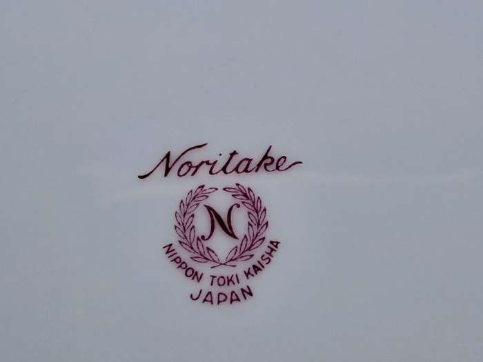 Vintage Noritake `NIPPON TOKI KAISHA` Wall Plate Pink roses -still in Original Packaging- 26.6cm