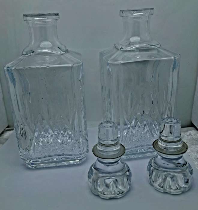 Vintage 2 decanter Tantalus with Oak Frame -with Key