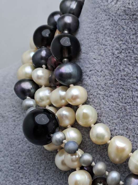 Beautiful Vintage Genuine Multicolored Pearl Necklace 152cm (1,5 meter)in wooden Box.