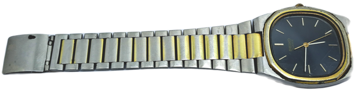 Pre-owned Vintage 1980`s Men`s Seiko Quarts -Working- Back cover engraved.